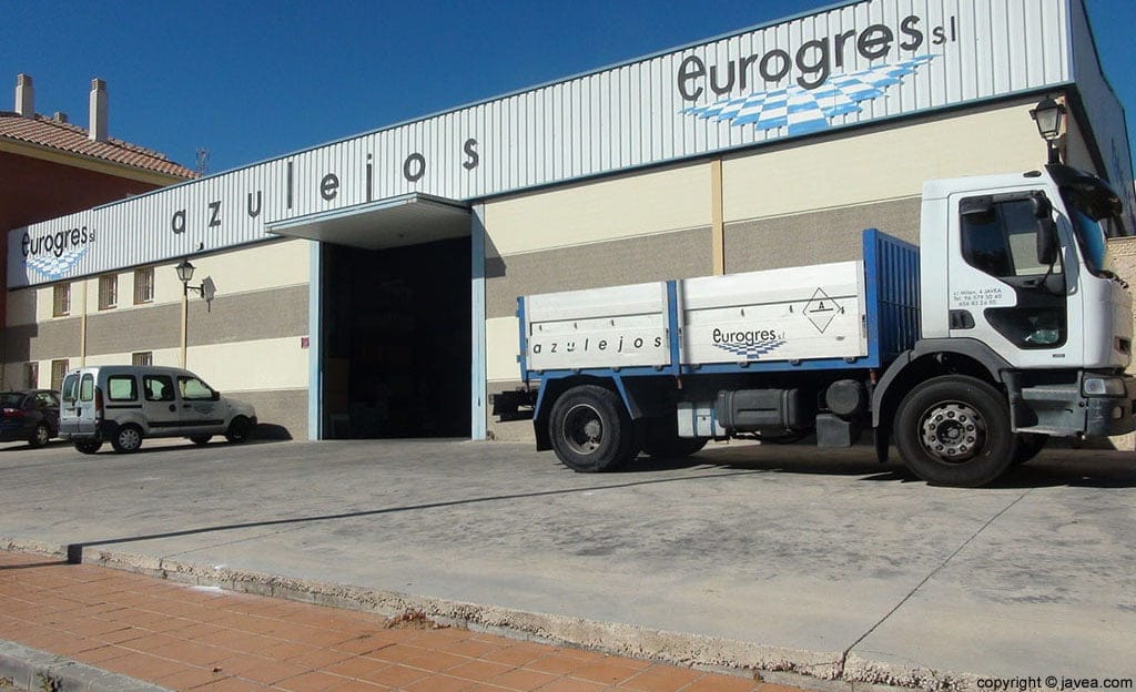 En Azulejos Eurogres en Jávea podrá encontrar todo tipo de productos para mantener, limpiar y tratar cualquier tipo de pavimento