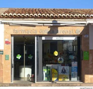 Farmacia óptica en la Playa del Arenal de Jávea
