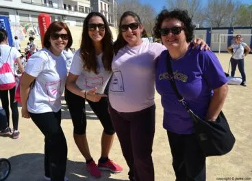 Finalizada la cursa de la dona de xàbia los participantes se reunieron en el punto de salida
