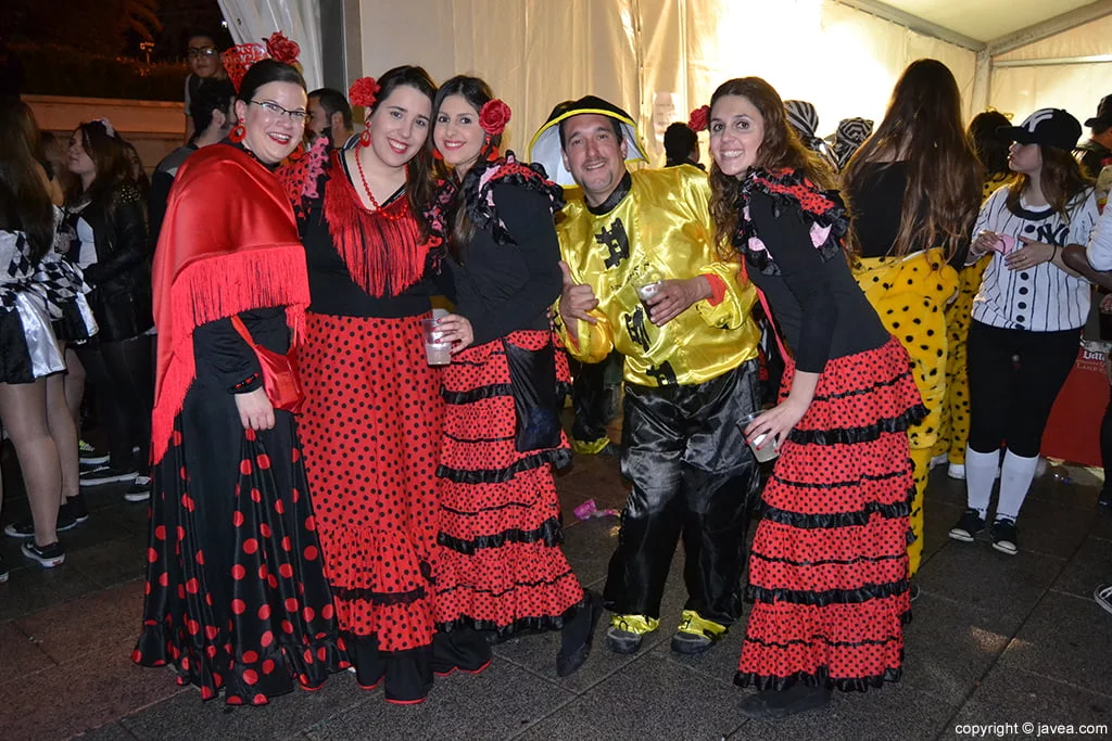 Grupo de amigas en la celebración del carnaval de Jávea