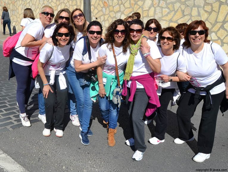 Grupo de amigas participando en la Cursa de la Dona de Xàbia