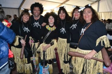 Grupo de amigos en el carnaval de Jávea