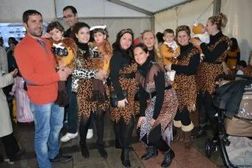 Grupo de amigos en el carnaval infantil de Jávea