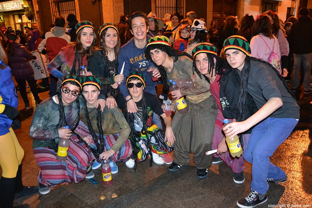 Grupo de amigos en el desfile de carnaval de Jávea 2014