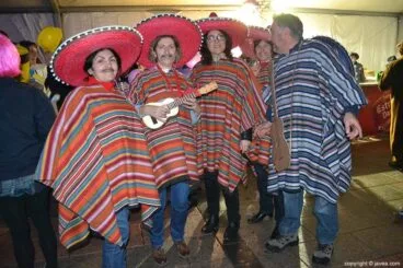 Grupo de amigos en la celebración del carnaval de Jávea