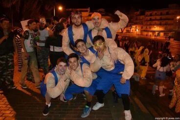 Grupo de amigos en los carnavales de Jávea 2014