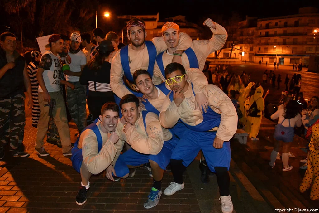 Grupo de amigos en los carnavales de Jávea 2014