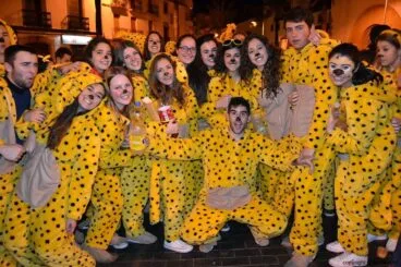 Grupo de quintos en el desfile de carnaval de Jávea
