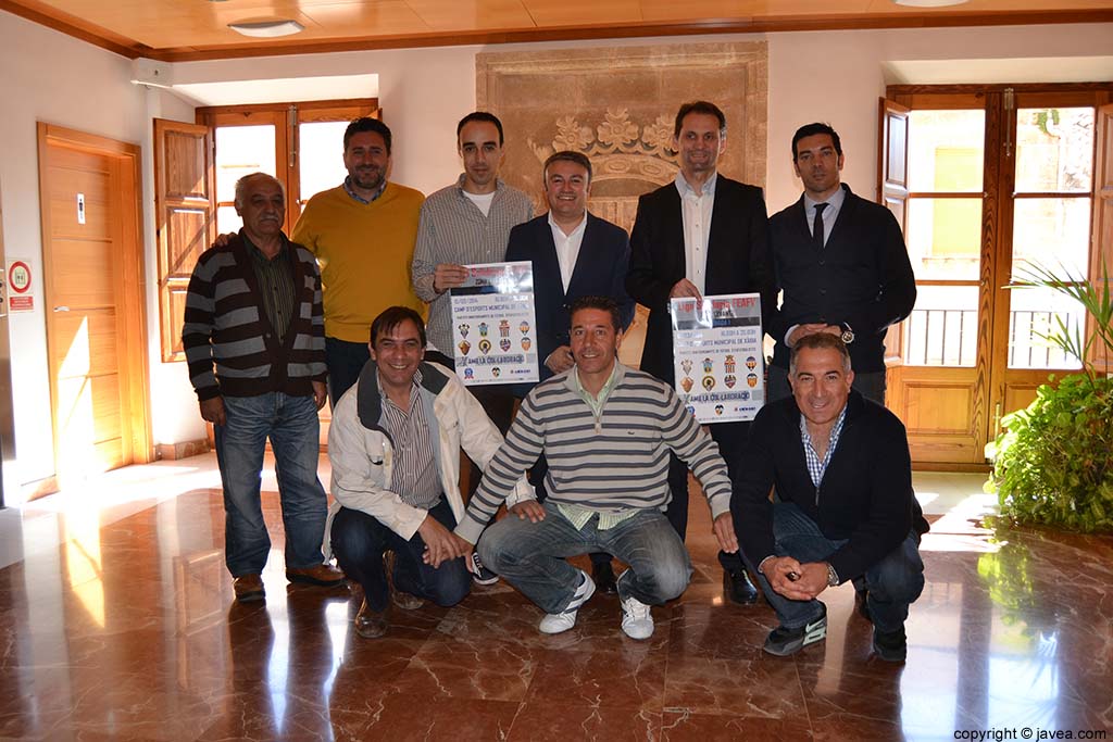 José Chulvi, Juan Luís Cardona, Fernando Giner, Héctor Rojo, Juan Torres, Sergio Box y miembros de la directiva del CD Jávea