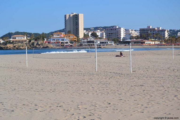 La Playa del Arenal es la única playa de arena de Jávea