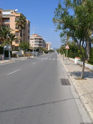 Los apartamento en la Avenida Ultramar solo tienen que cruzar para llegar a la playa