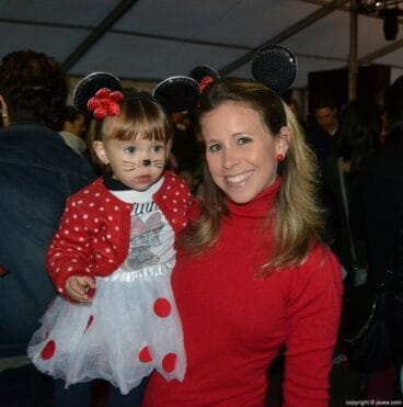 Los padres y madres también se disfrazaron con los más pequeños en el carnaval infantil de Jávea