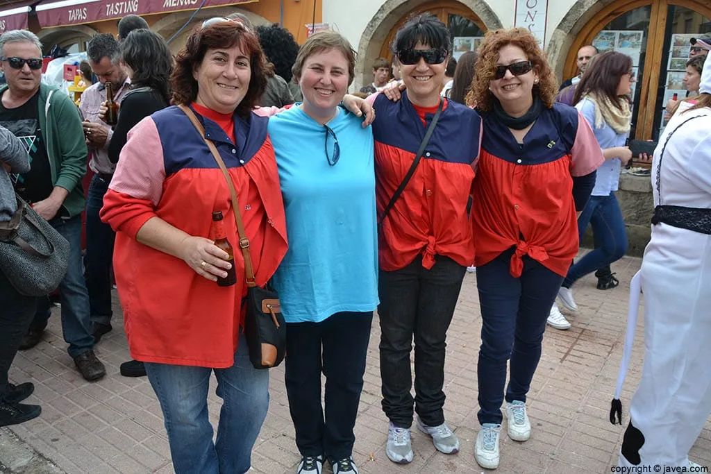 Miembros de la penyeta Roja en el mig any del baret de bous