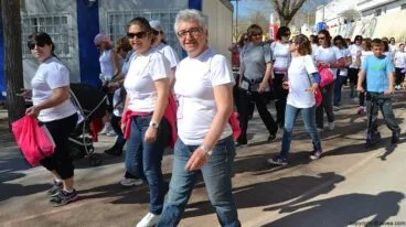 Más de mil personas se dieron cita en la pista de atletismo del colegio Graüll desde donde salió la cursa de la dona de Xàbia
