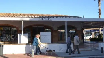 Ninos en la Playa del Arenal de Jávea