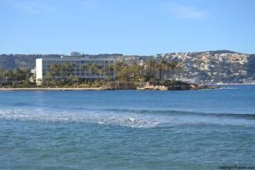 Parador Nacional de Turismo de Jávea desde la Playa del Arenal