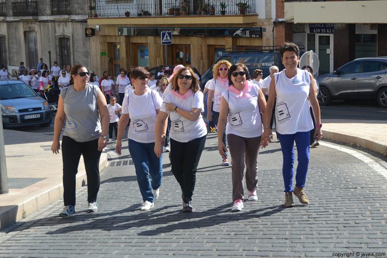 Participante de la Cursa de la Dona de Xàbia durante el recorrido
