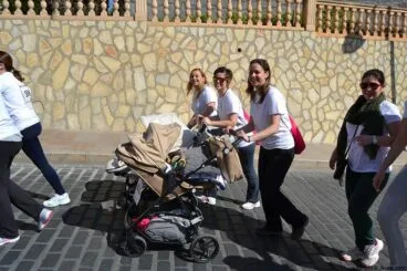 Participantes de la cursa de la dona de xàbia en el recorrido