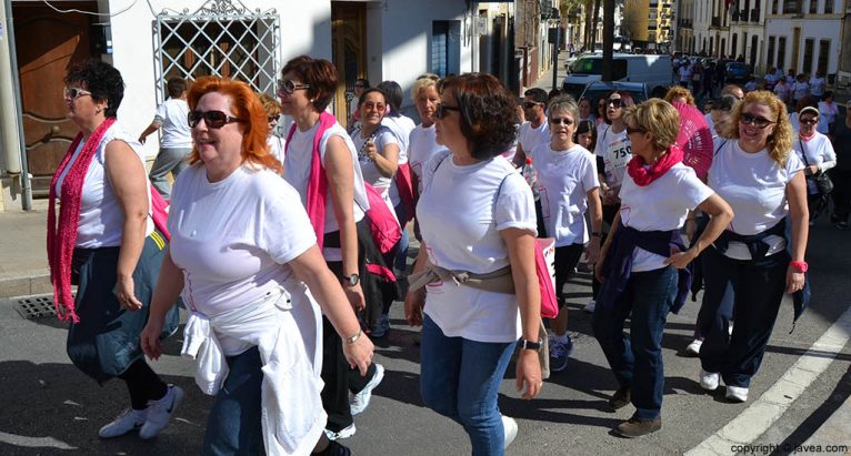 Participantes durante el recorrido de la Cursa de la Dona de Xàbia