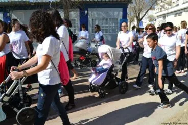 Participantes durante la salida de la cursa de la dona de Xàbia