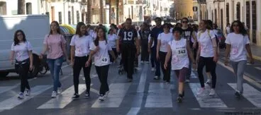 Participantes en la Cursa de la Dona de Jávea durante el recorrido
