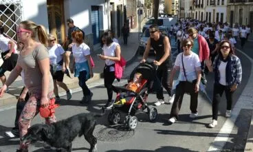 Participantes en la VI Cursa de la Dona de Xàbia durante el recorrido