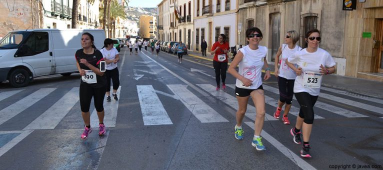 Participantes en la modalidad de corredores de la VI Cursa de la Dona de Xàbia