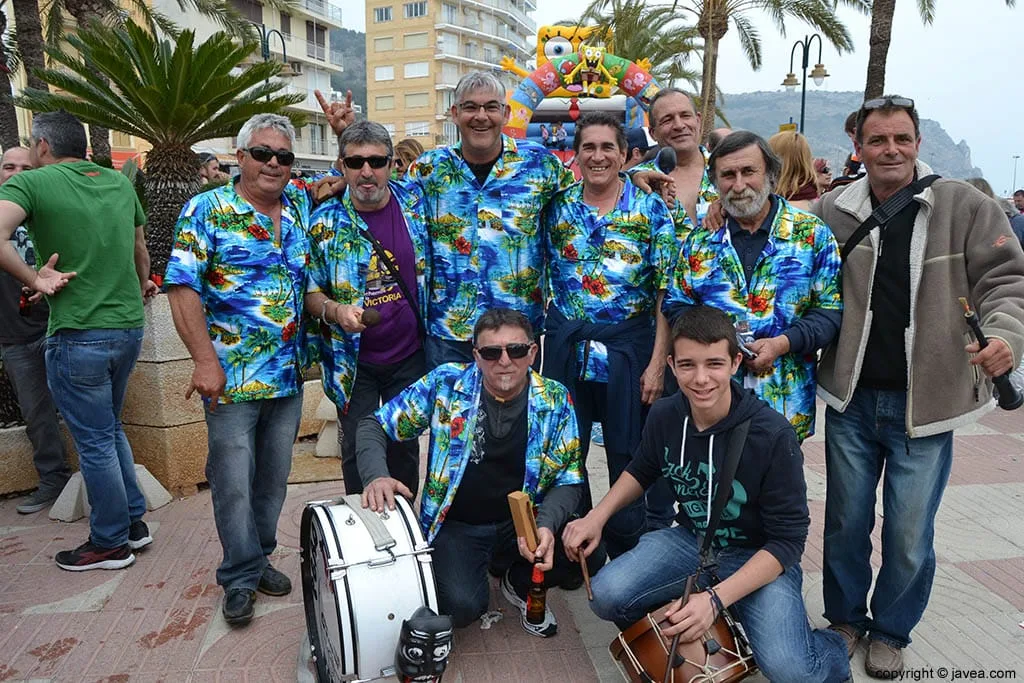 Penya La Bufa en el paseo marítimo celebrando el mig any