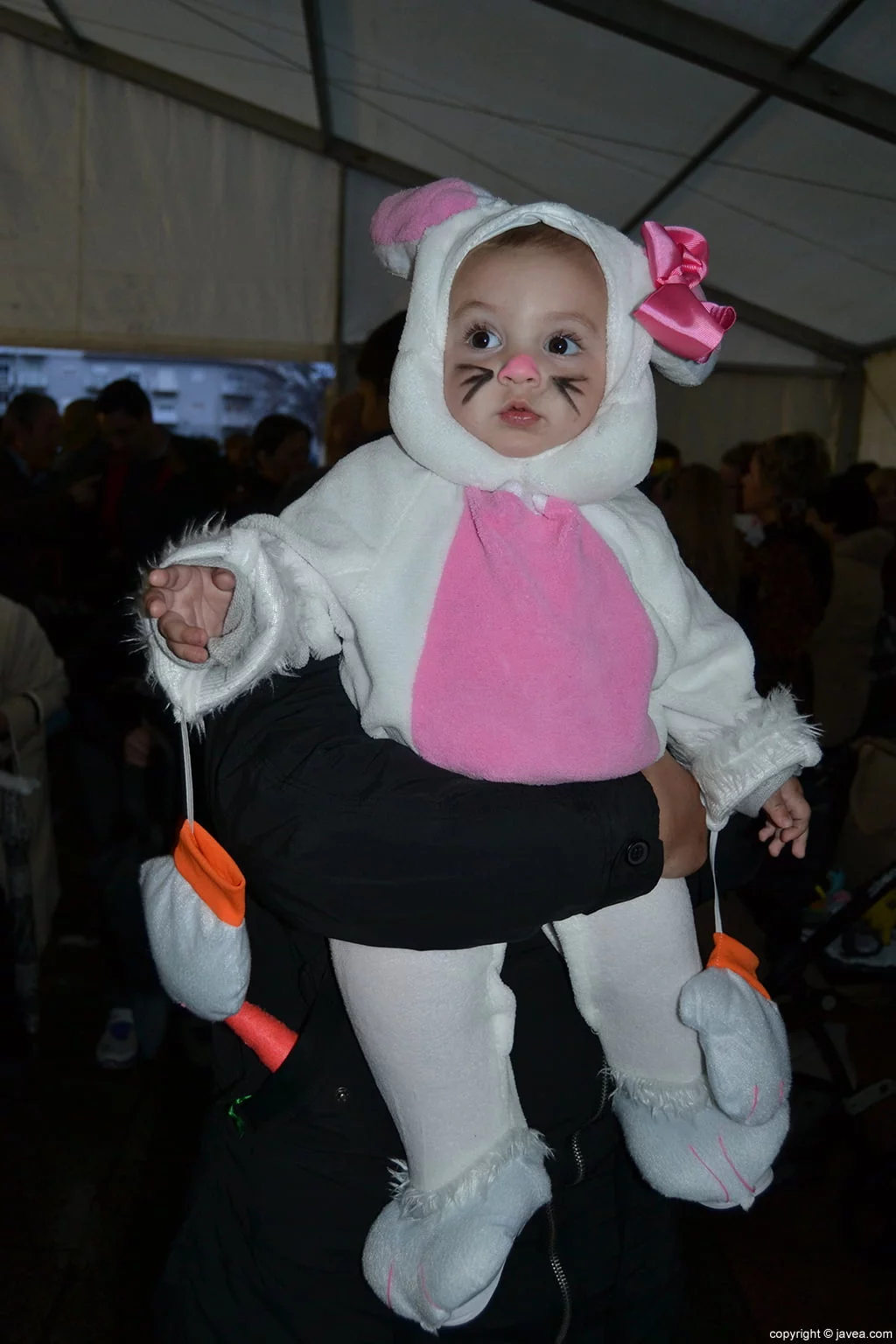 Pequeña disfrazada en el carnaval infantil de Jávea