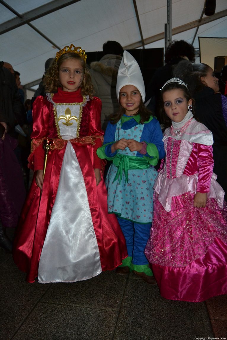 Pequeñas disfrazadas en el carnaval infantil de Jávea