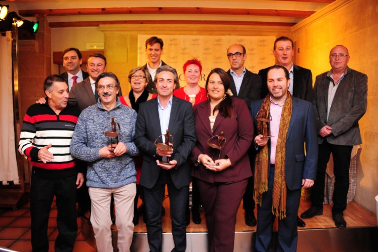 Representantes municipales, miembros de la ARX y premiados en la Gala de la Asociación de Restauradores de Xàbia