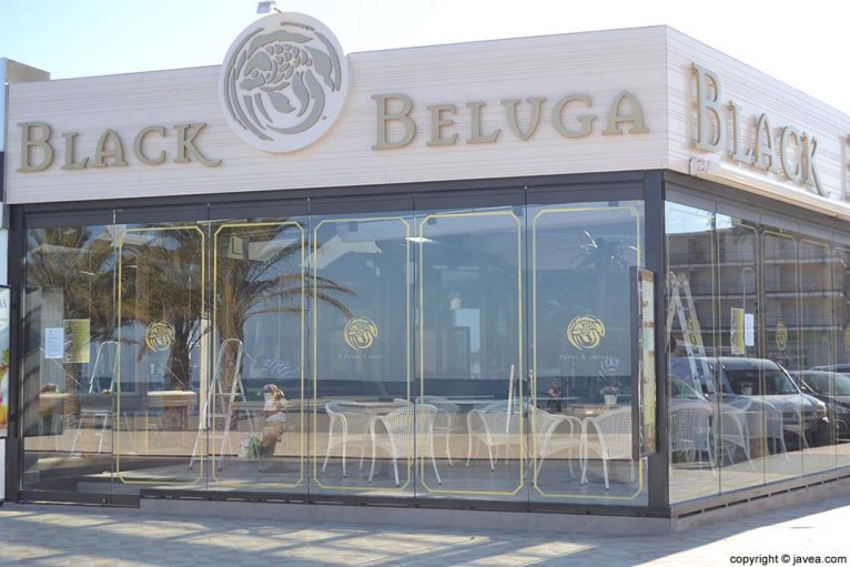 Черный Ресторан Beluga в Ареналь Хавеа