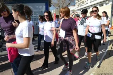 Salida de los participantes desde la pista de atletismo del colegio público Graüll