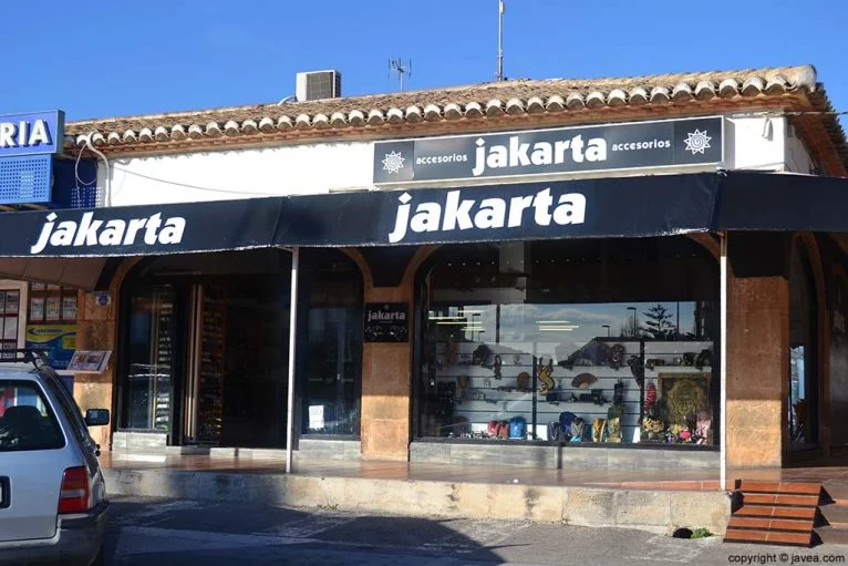 Tienda de complementos Jakarta en la Playa del Arenal de Jávea