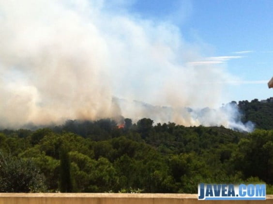 Uno de los incendios en la zona Granadella del pasado verano en el que los cuerpos de voluntarios de Jávea también fueron claves