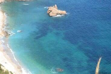 Aguas limpias y cristalinas en Cala Ambolo de Jávea
