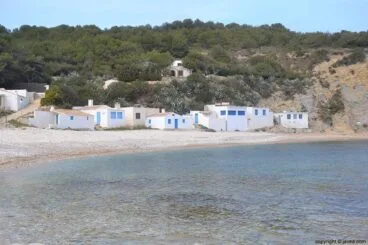 Antiguas casas de pescadores en la Cala de la Barraca de Jávea