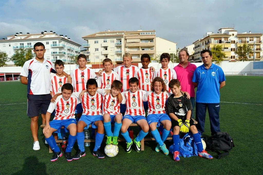 José Caravaca con sus chicos del CD. Jávea Alevín A