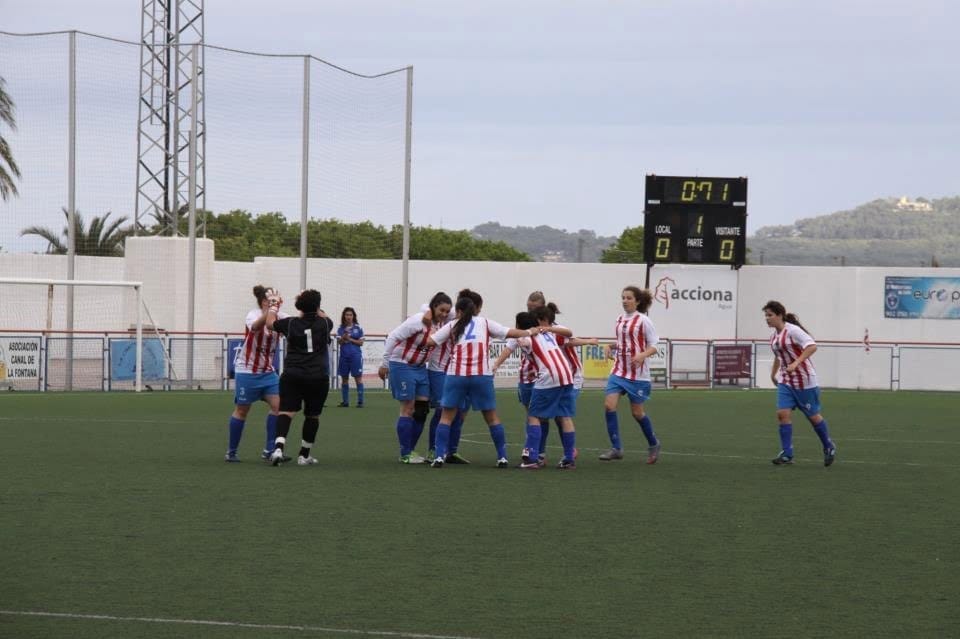 CD. Jávea Femenino haciendo piña