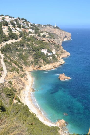 Cala Ambolo es la playa nudista de Jávea