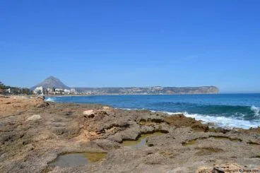 El Montgó desde el camino que lleva de una cala a otra
