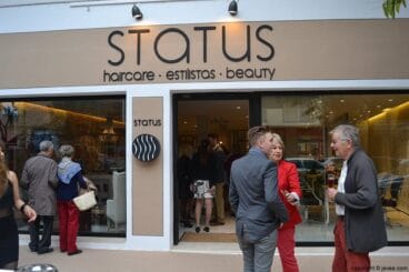 Exterior de Status en el puerto de Jávea