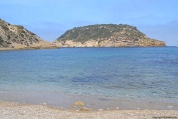 Illa del Portitxol en la cala de la barraca en Jávea