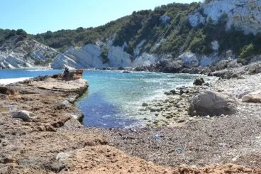 La segunda caleta de Jávea está situada en las inmediaciones de Cala Blanca