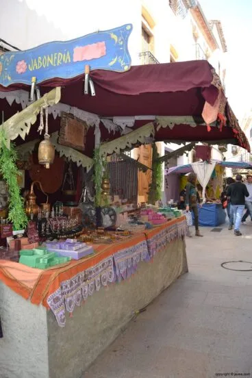 Puestos de artesanía en la Feria de Semana Santa de Jávea