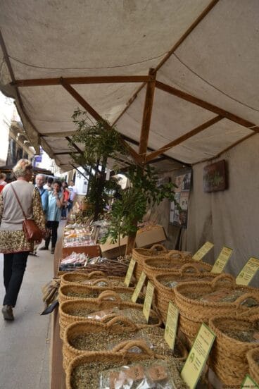 Puestos en la Feria de Artesanía de Semana Santa de Jávea