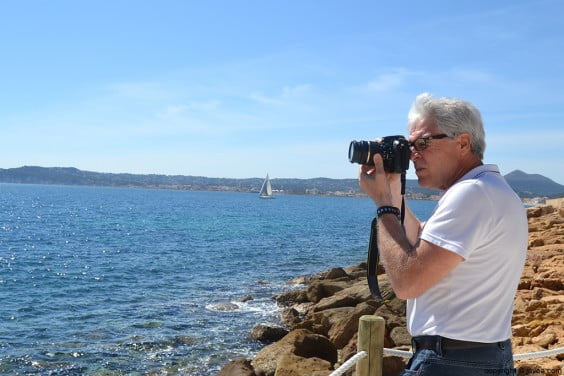 Vicente Domenech realizando fotos para su página Xàbia Maravellosa