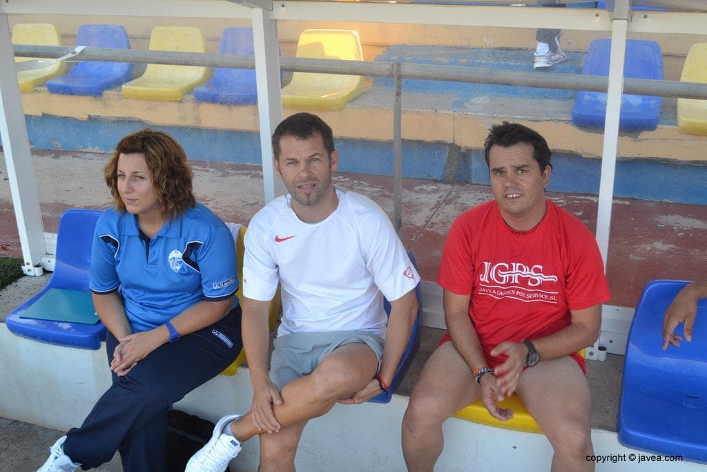 El técnico javiense, José Luis Bisquert junto a sus ayudantes