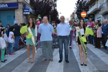 Ana Segarra Sapena, el presidente de la Comisión de Moros y Cristianos, César Rodríguez Macho y Pilar Sig Raya