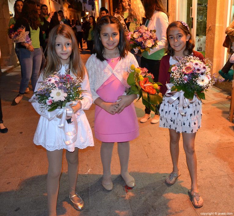 Andrea López Lillo, Nerea Mata y Claudia Sánchez Tachó, damas y reina infantiles de les fogueres de Sant Joan 2014